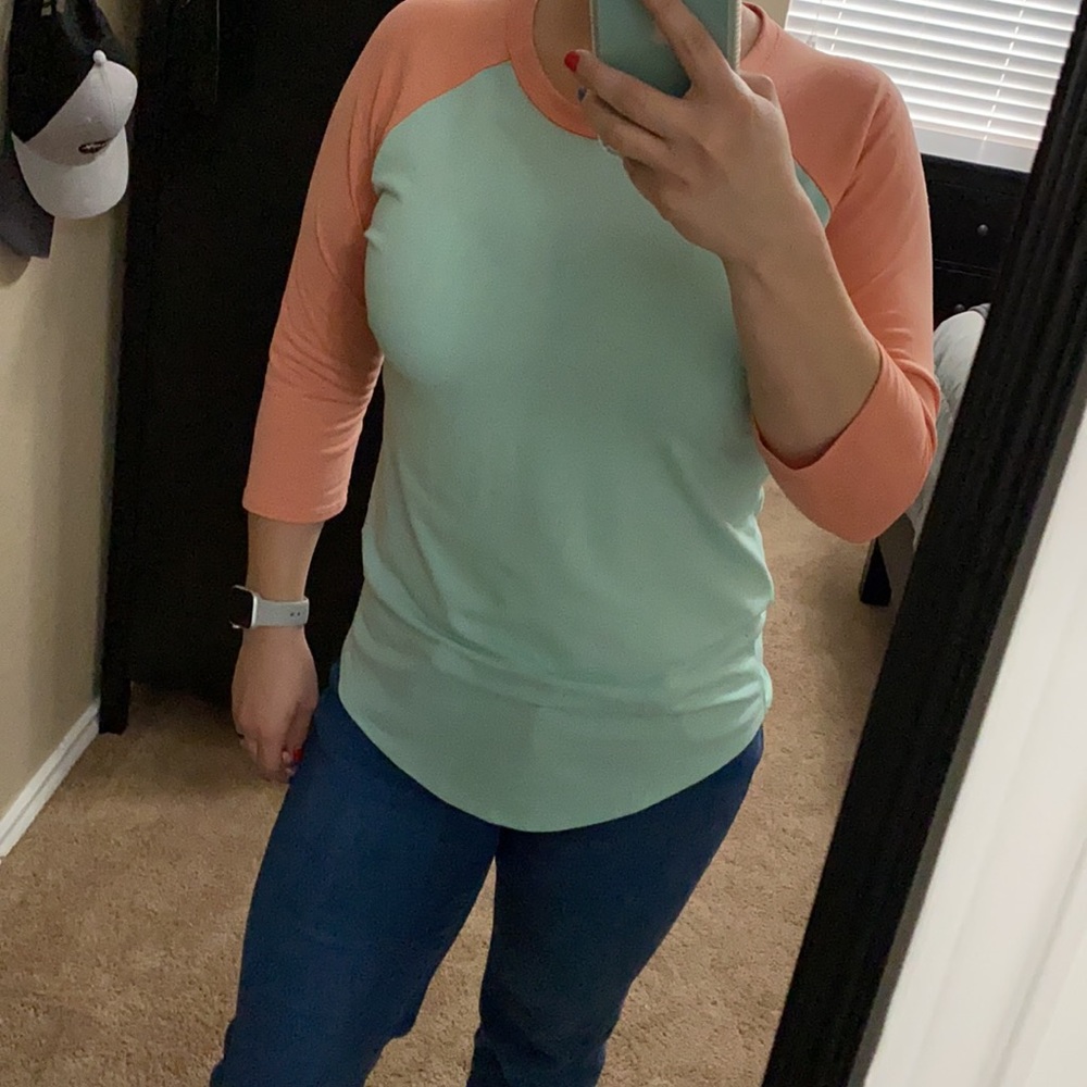 LulaRoe Randy Shirt - Picture 2 of 8